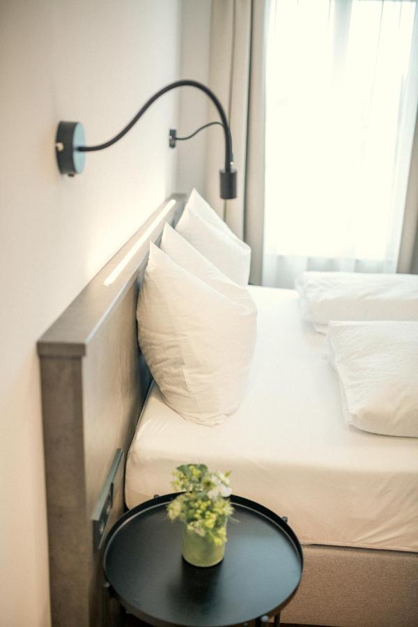 Das Hoelderlein - Altstadthotel Nuertingen Esterno foto